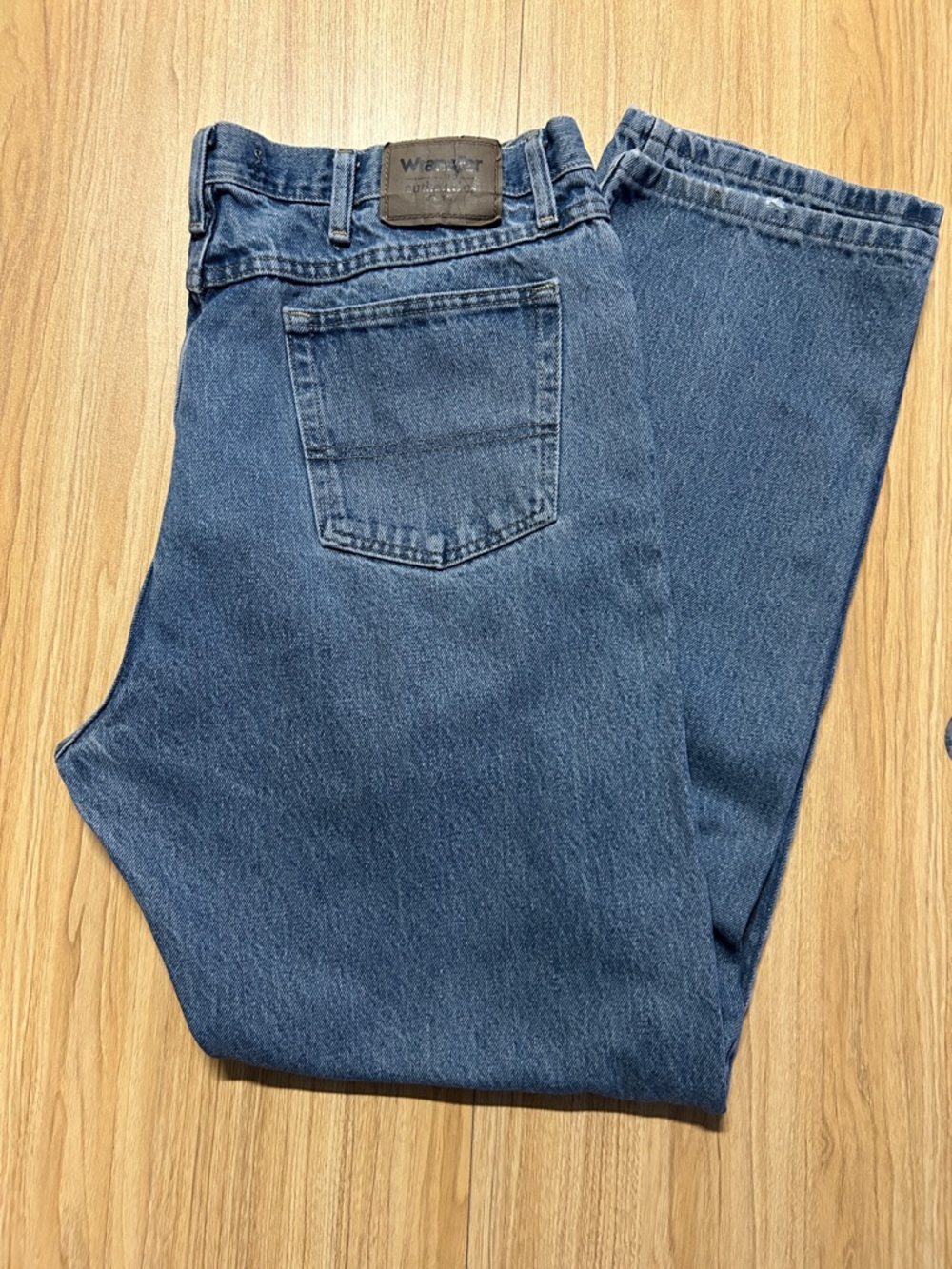 Wrangler Men’s Relaxed Fit Denim Jeans in Medium Blue